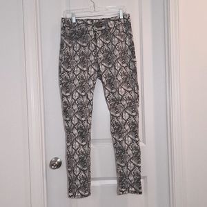 Seven7 Snake Print Denim Stretch High Rise Tummyless Skinny Leg Size 10